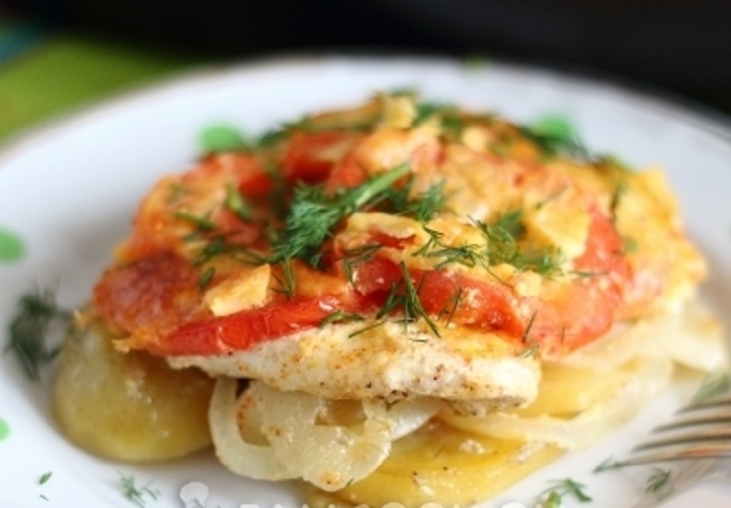 Картошка в духовке с помидорами и сыром и курицей в духовке рецепт с фото